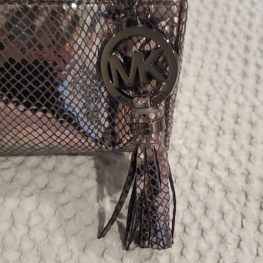 Michael Kors Ltd Edition Metallic Embossed Suede Signature Cosmetic Case NWOT - Picture 2 of 8